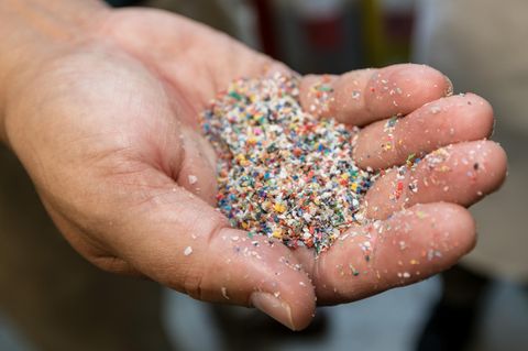 Plastik ist überall, wird bislang aber selten recycelt. Nun haben zwei Forschungsgruppen neue Methoden entwickelt