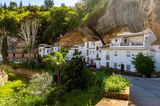 Setenil de las Bodegas in Andalusien