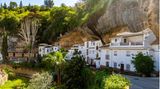 Setenil de las Bodegas in Andalusien