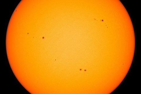 Sonnenflecken sind auf der Oberfläche der Sonne zu sehen