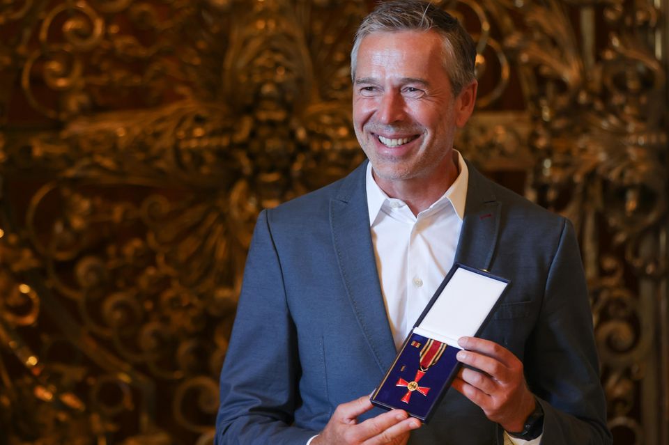 Dirk Steffens mit Bundesverdienstkreuz