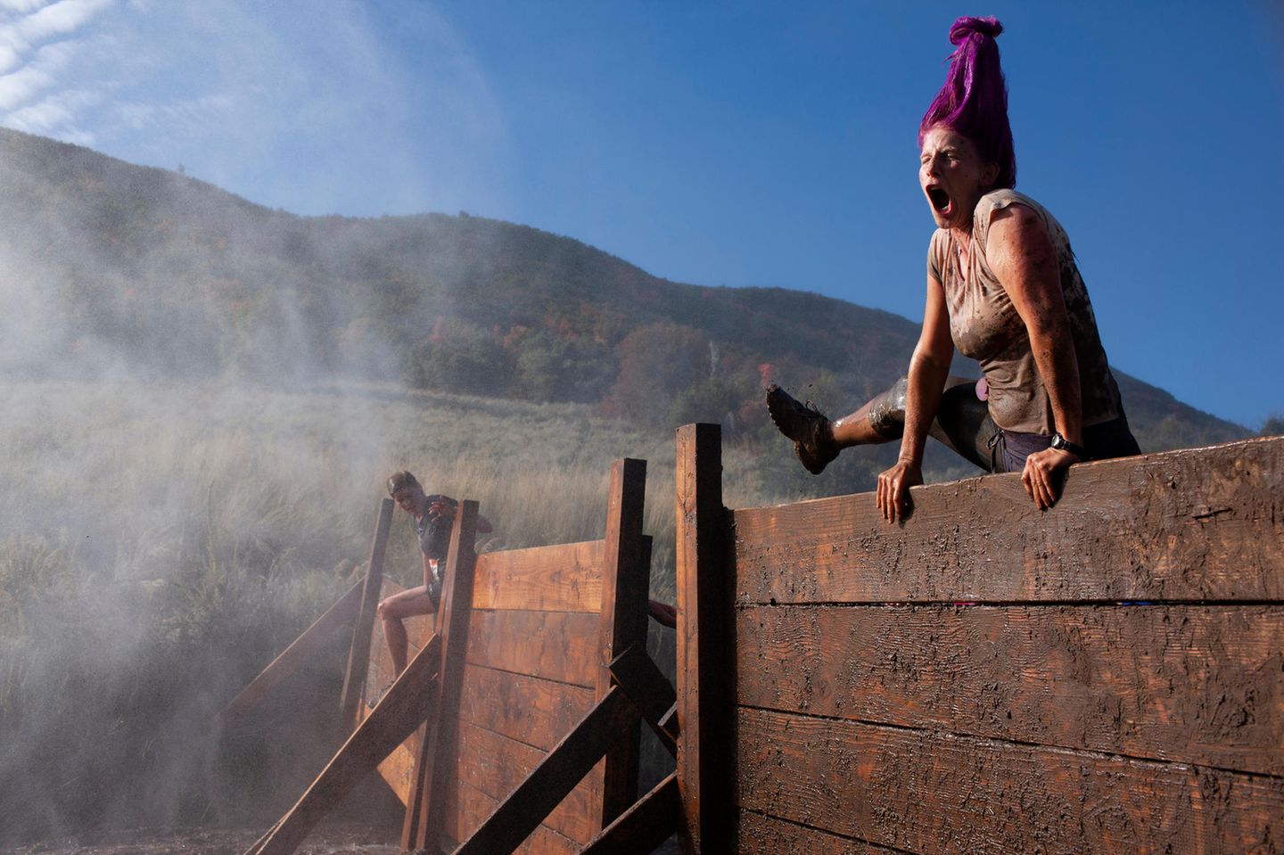 Eine Frau beim Dirty Dash in den USA