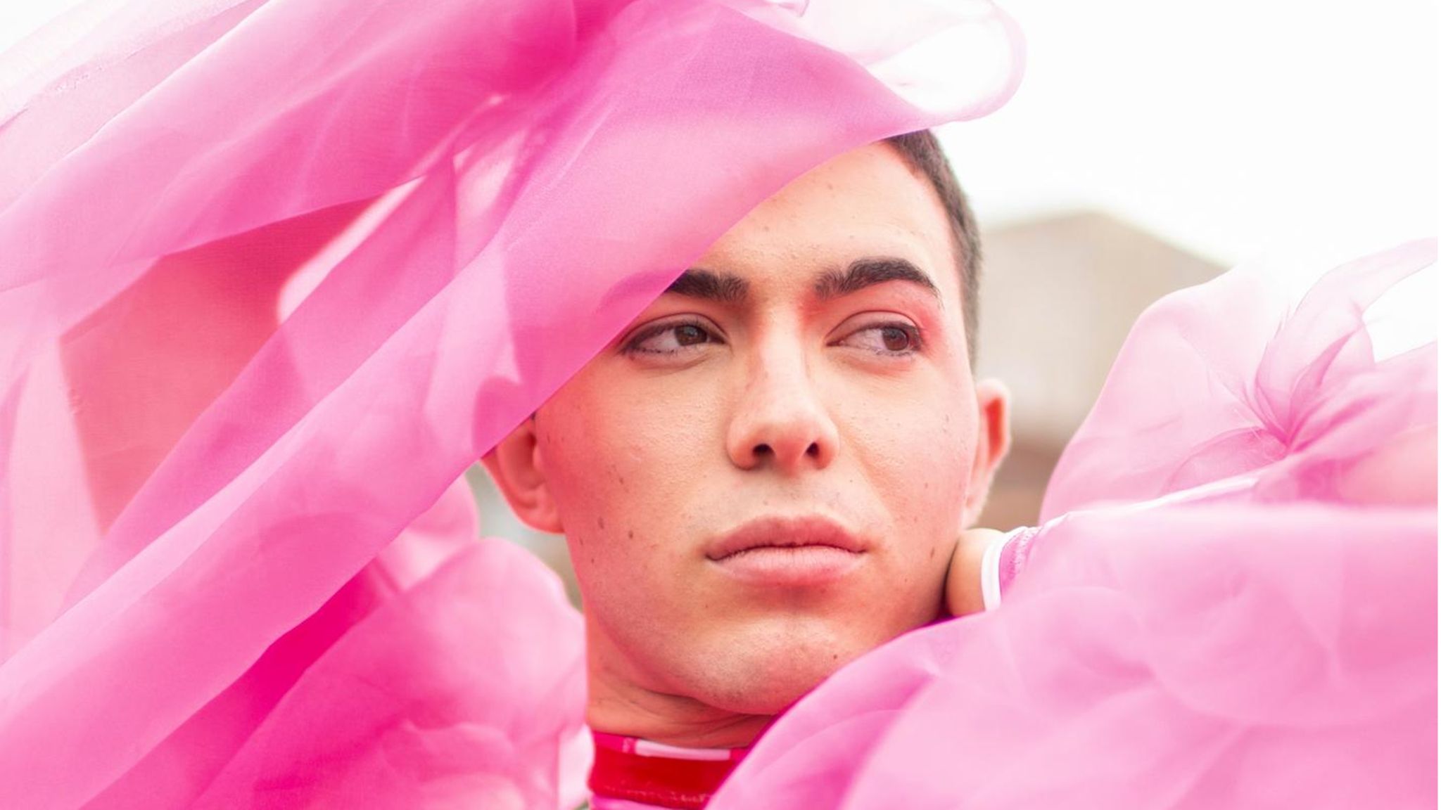 Elias (hier 2021) genoss bereits als Kind die Freiheit, sich weiblich zu kleiden. Auch heute zieht er gelegentlich Kleider an