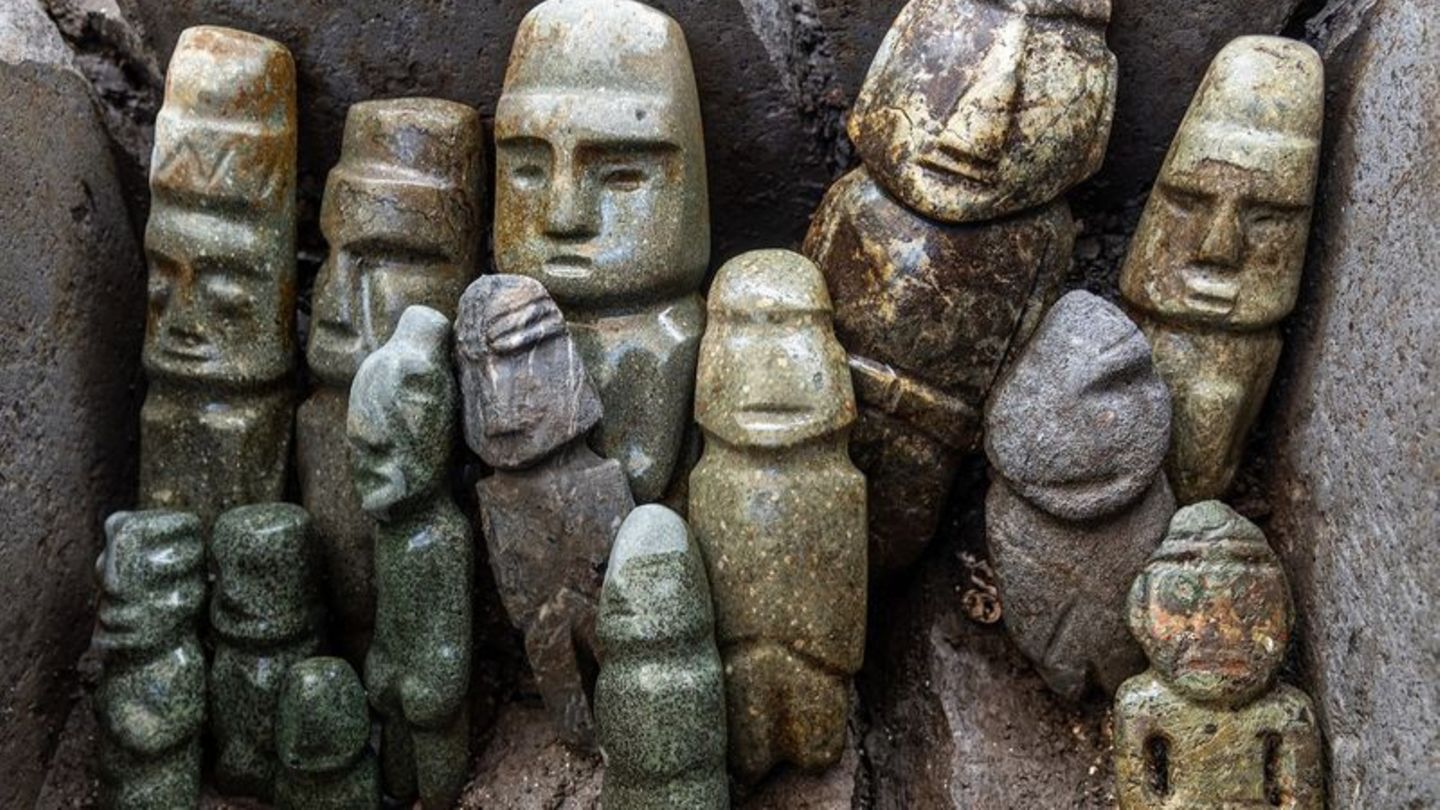 Die vom Nationalen Institut für Anthropologie und Geschichte (INAH) zur Verfügung gestellte Aufnahme zeigt Skulpturen als Teil e