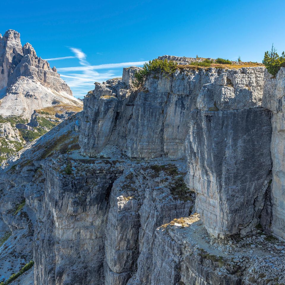 Felswand des Monte Piano im Sonnenschein