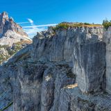 Felswand des Monte Piano im Sonnenschein