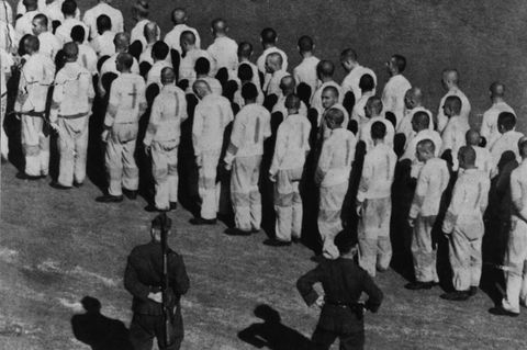 Konzentrationslager Dachau, Häftlinge und SS-Wachtmänner, progagandistischer Bildbericht