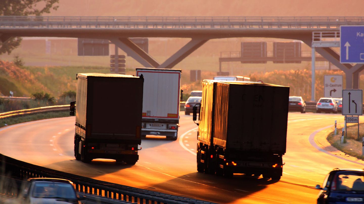 Niklas Höhne vom NewClimate Institute sagte, es sei unangemessen, dass Deutschland selbst einfache Maßnahmen wie ein generelles Tempolimit auf Autobahnen nicht umsetze