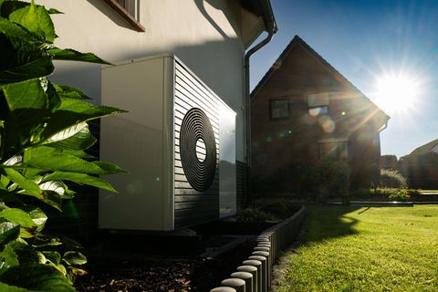 Wärmepumpen schonen langfristig das Klima und den Geldbeutel. Der Einbau kostet aber erst einmal eine Menge Geld