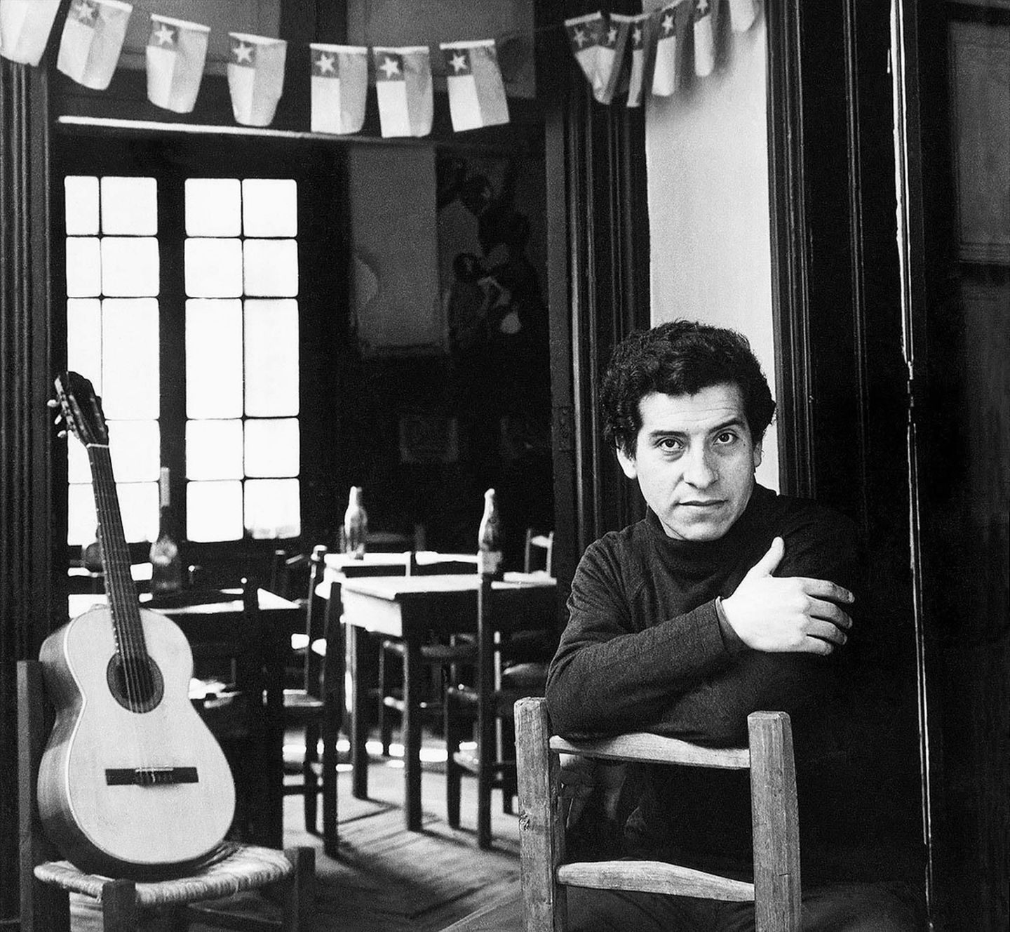 Ein Leben mit Gitarre: Victor Jara ist der bekannteste Sänger Chiles, als Militärs am 11. September 1973 putschen. Wenige Tage später wird er eines der ersten Opfer der Diktatur