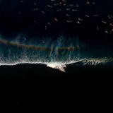 Oahu ist eine der acht Hauptinseln des Hawaii-Archipels. Hier fotografierte Todd Glaser einen Surfer – und einen Regenbogen auf der Welle, die er reitet