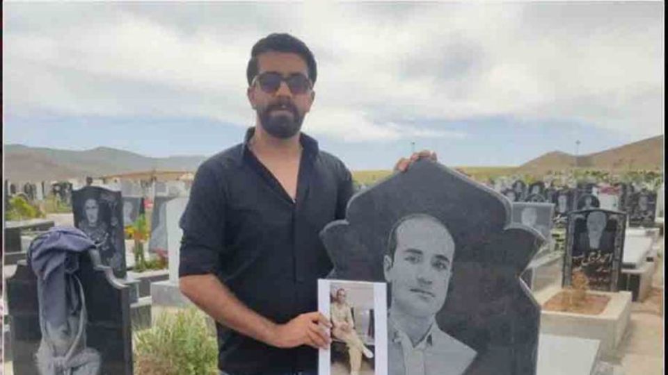 "Frau, Leben, Freiheit": Omid Ghadimis Bruder wurde während der Proteste schwer verletzt und ist im Krankenhaus verstorben Omid Ghadimis Bruder wurde während der Proteste schwer verletzt und ist im Krankenhaus verstorben