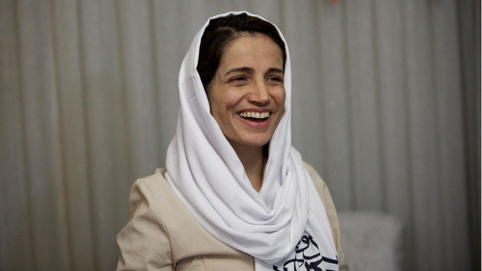 "Frau, Leben, Freiheit": 13 Gesichter des Widerstands im Iran – und ihre Geschichten "Frau, Leben, Freiheit": 13 Gesichter des Widerstands im Iran – und ihre Geschichten