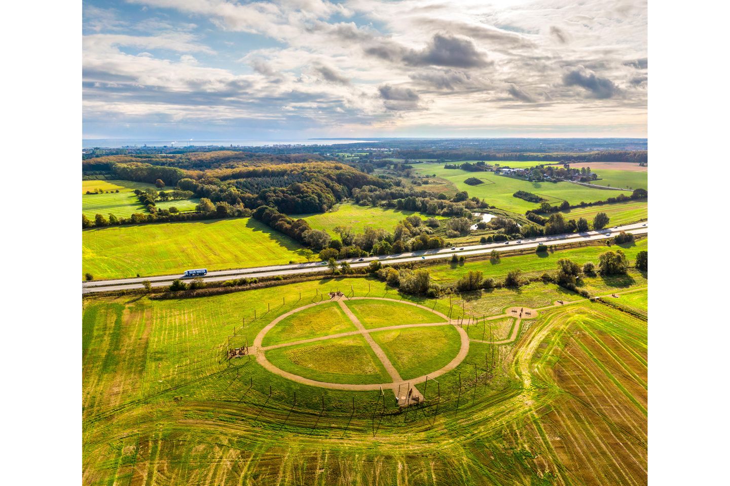 Wikingerzeitliche Ringburgen (Dänemark) Kreisförmige Anlage auf Rasen