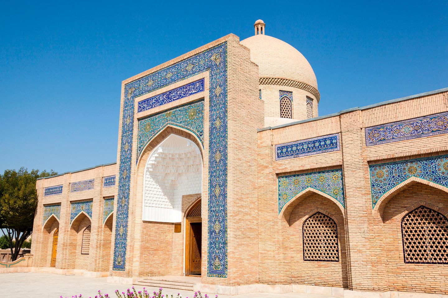Seidenstraßen: Zarafshan-Karakum-Korridor (Tadschikistan, Turkmenistan, Usbekistan) Mit Mosaiken verzierte Moschee