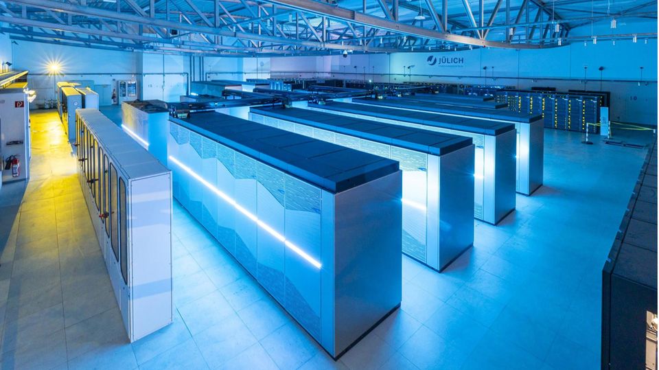 Supercomputer JUWELS am Forschungszentrum Jülich Supercomputer JUWELS am Forschungszentrum Jülich
