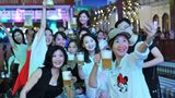 Frauen auf dem chinesischen Oktoberfest