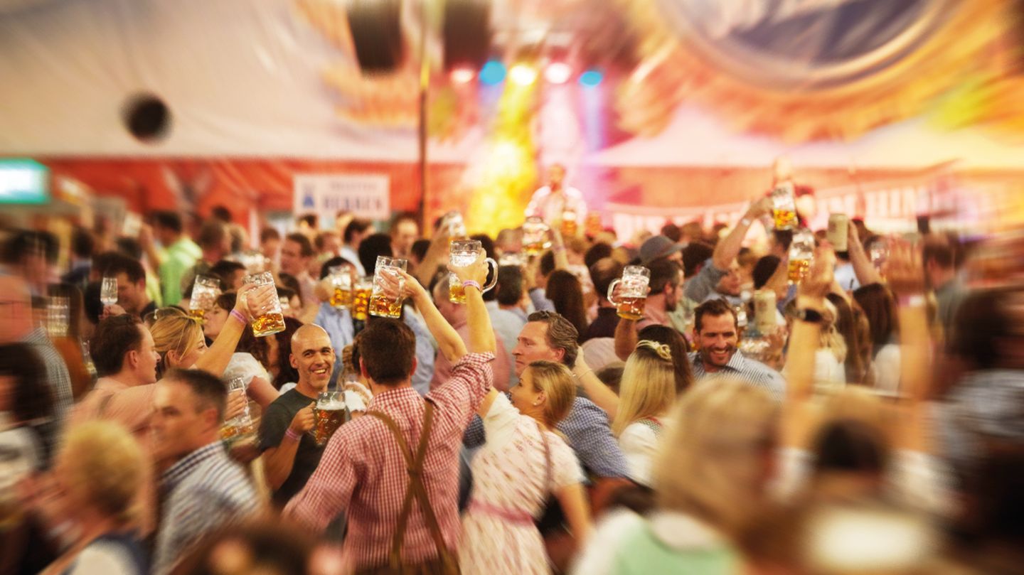 Züri Wiesn in der Schweiz: Gaudi im Zelt Züri Wiesn in der Schweiz: Gaudi im Zelt