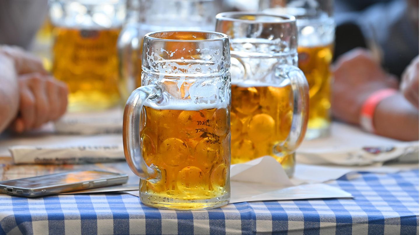 Masskrüge, Oktoberfest 2023