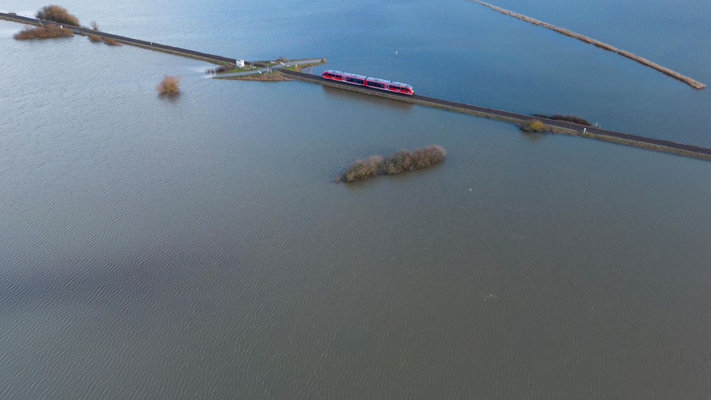 Extremwetterereignisse nehmen in Folge des Klimawandels zu. Hier wurde im hessischen Eichen eine Flussniederung überschwemmt 