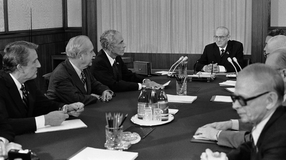 Ein Treffen des Kreml-Chefs Jurij Andropow mit US-Senatoren Ein Treffen des Kreml-Chefs Jurij Andropow mit US-Senatoren