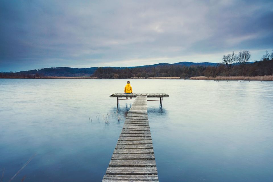 Noch ist die Krankheit Depression unzureichend entschlüsselt. Doch neuere Therapien rücken näher an den Kern der Erkrankung. Auch Menschen mit therapieresistenter Depression können auf Genesung hoffen