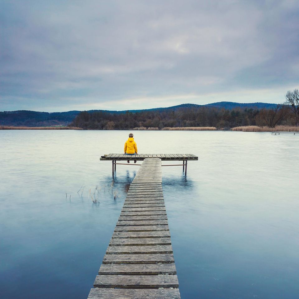 Noch ist die Krankheit Depression unzureichend entschlüsselt. Doch neuere Therapien rücken näher an den Kern der Erkrankung. Auch Menschen mit therapieresistenter Depression können auf Genesung hoffen