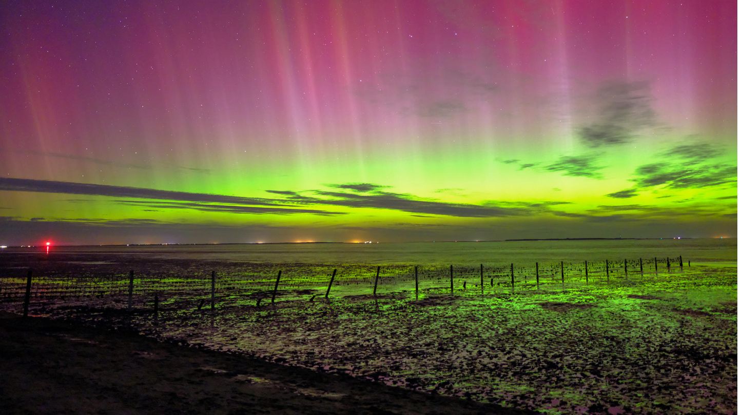 Faszinierendes Farbenspiel am Himmel: Polarlichter über dem Kreis Friesland in Niedersachsen