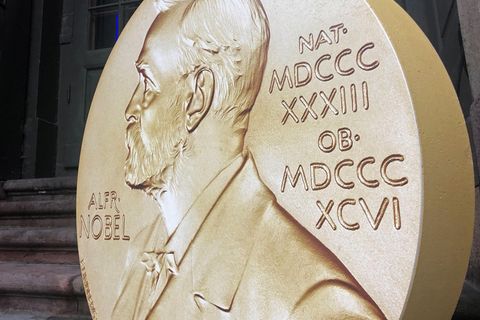 Aufsteller der Nobelmedaille