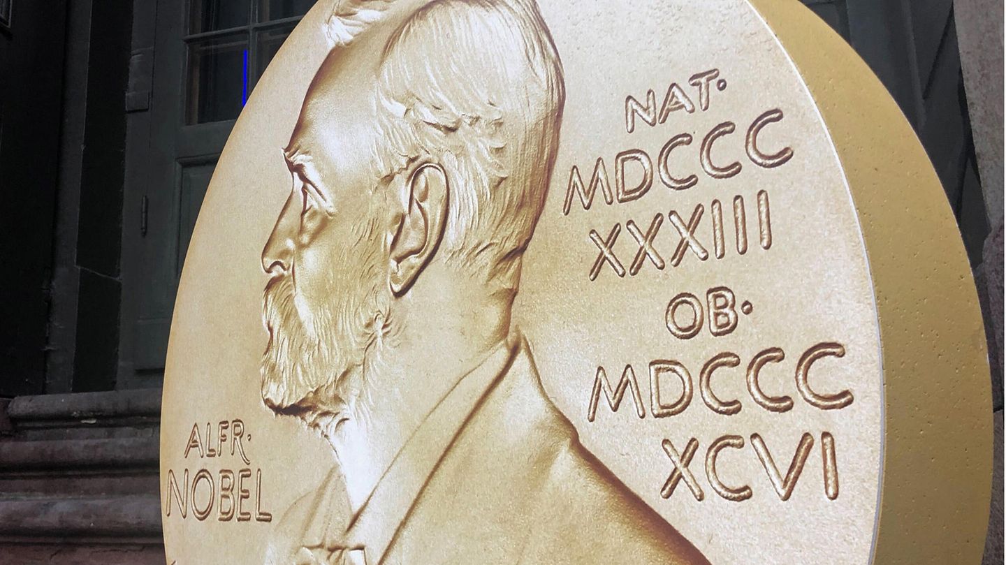 Aufsteller der Nobelmedaille