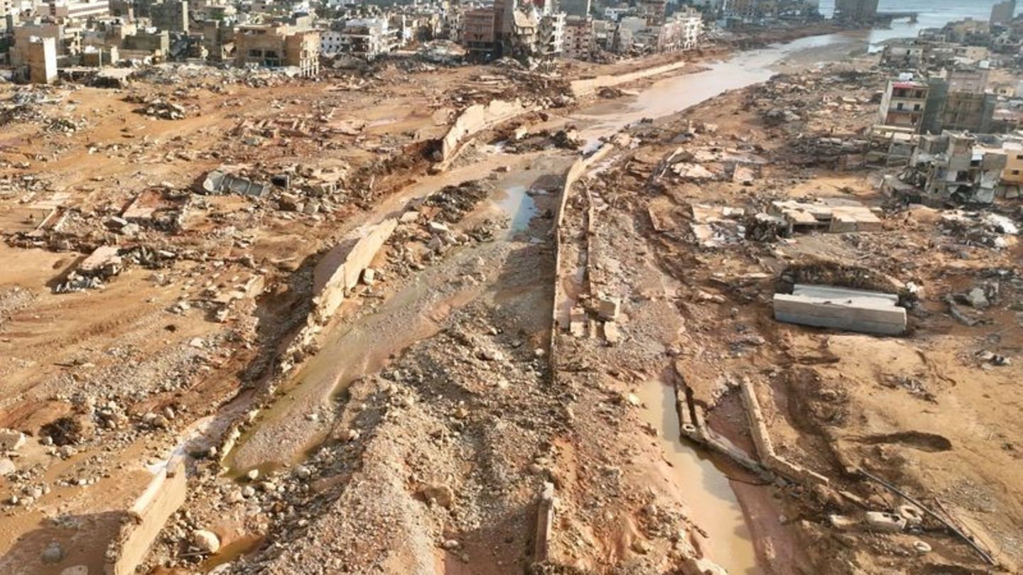 Die verwüstete Hafenstadt Darna nach dem verheerenden Unwetter an der Libyschen Küste