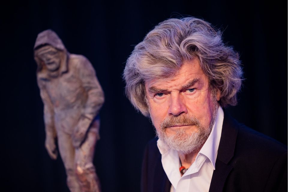 Schaffte es als erster Alpinist auf den Mount Everest, ohne künstlichen Sauerstoff zu atmen: Reinhold Messner  1.4993