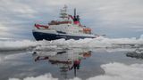 Polarstern ankert an der Eis Station