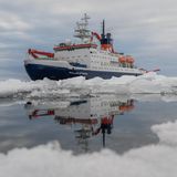 Polarstern ankert an der Eis Station