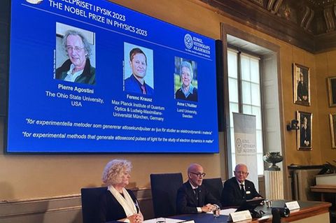 Der Nobelpreis für Physik geht an Pierre Agostini, Ferenc Krausz und Anne L'Huillier. Foto: Steffen Trumpf/dpa