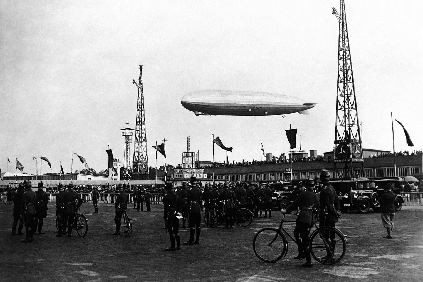 Der Traum vom Luftschiff Ein Zeppelin über dem Flughafen Tempelhof