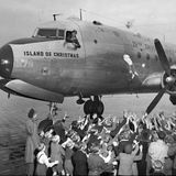 Rosinenbomber vor Kinderschar