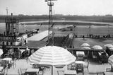 Die Besucherterrasse des Flughafen Tempelhofs in den späten 1920er Jahren