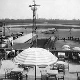 Die Besucherterrasse des Flughafen Tempelhofs in den späten 1920er Jahren