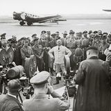 Julius Streicher hält eine Rede auf dem Vorfeld von Tempelhof