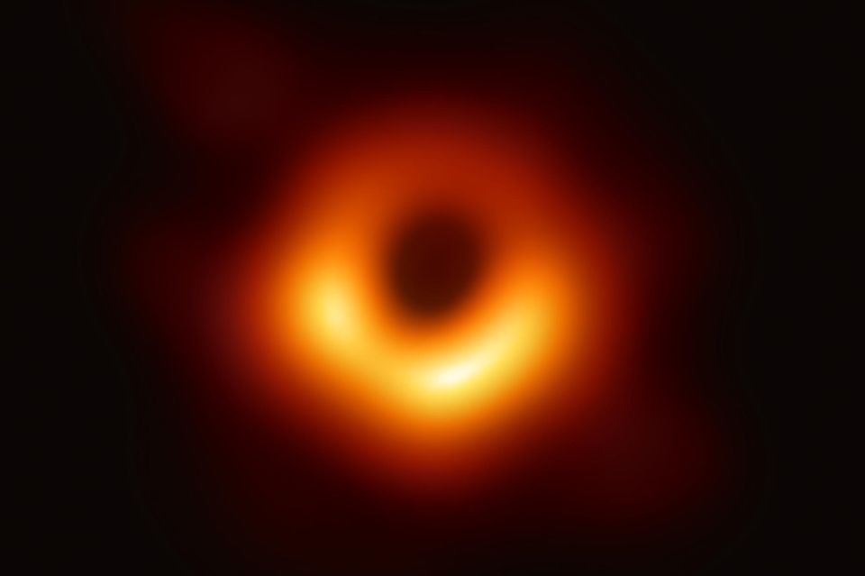 Foto des Schwarzen Lochs im Zentrum der Galaxie M87