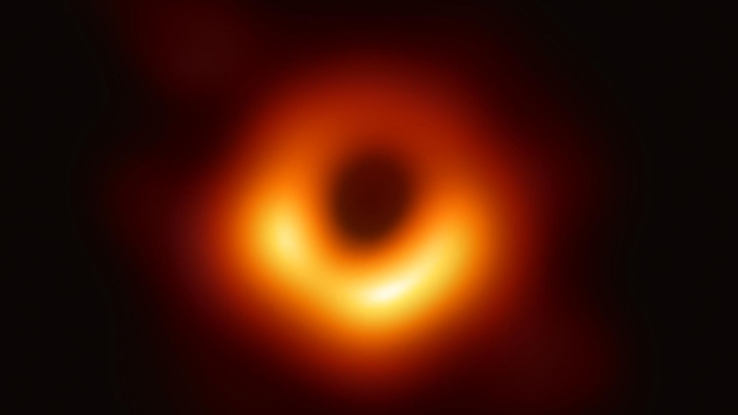 Foto des Schwarzen Lochs im Zentrum der Galaxie M87