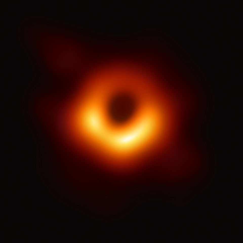 Foto des Schwarzen Lochs im Zentrum der Galaxie M87