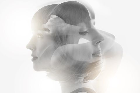 Hypnotische Trance blieb lange rätselhaft. Forschende verstehen besser, was im Gehirn passiert. Der Zustand ähnelt einem "subchaotischem Zustand", wie er auch unter psychoaktiven Substanzen zu beobachten ist - dadurch lassen sich Selbstkonzepte offenbar leichter überschreiben 