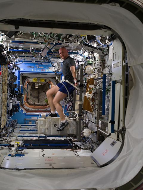 Alexander Gerst trainiert auf der ISS