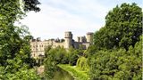 Aussicht auf die Burg Warwick, einer mittelalterlichen Burg in Warwickshire am Fluss Avon, England