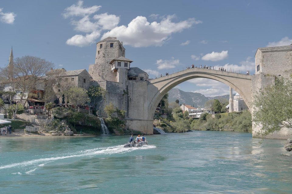 Motorboot auf dem Fluss Neretva  1.5004