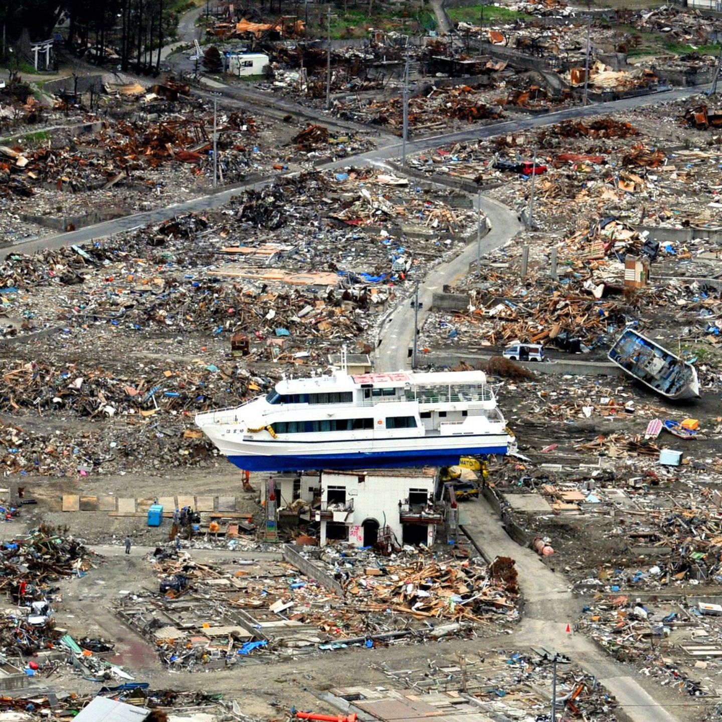 Gestrandetes Boot nach dem Tsunami an Japans Ostküste