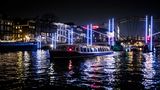 Barkasse im Amsterdam bei Nacht