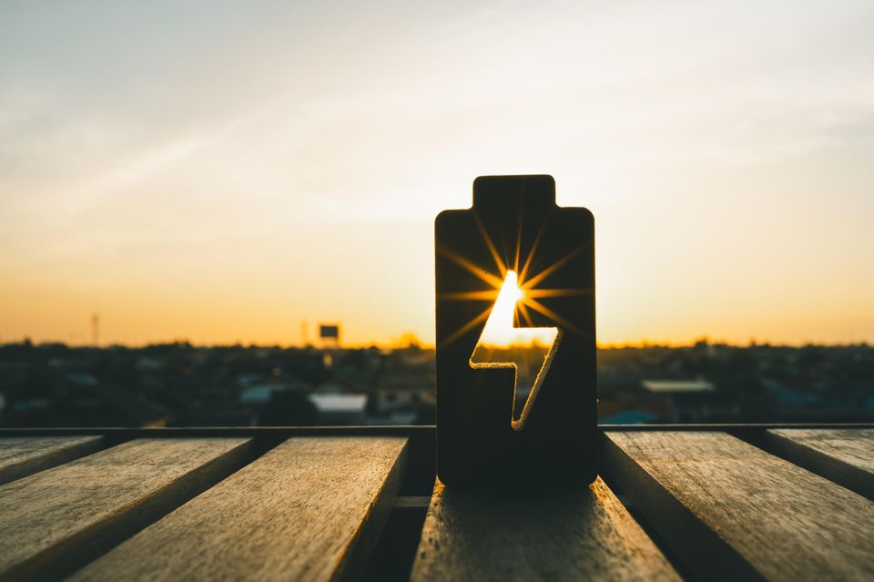 Die Sonne lädt buchstäblich unsere Akkus auf. Doch ist sie als Energiequelle wirklich unerschöpflich?